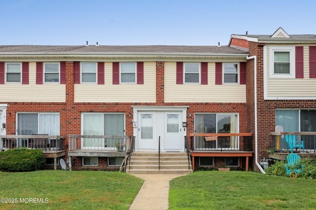 property at 10 Primrose Ln
