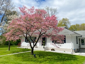 7 Maple Ave in Bloomfield, CT - Building Photo - Building Photo