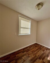 2420 E Market St in Akron, OH - Foto de edificio - Building Photo