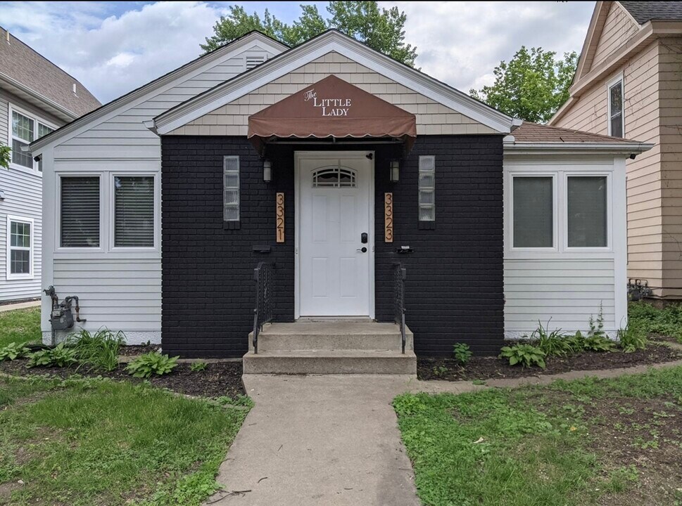 3323 Bryant Ave S in Minneapolis, MN - Foto de edificio
