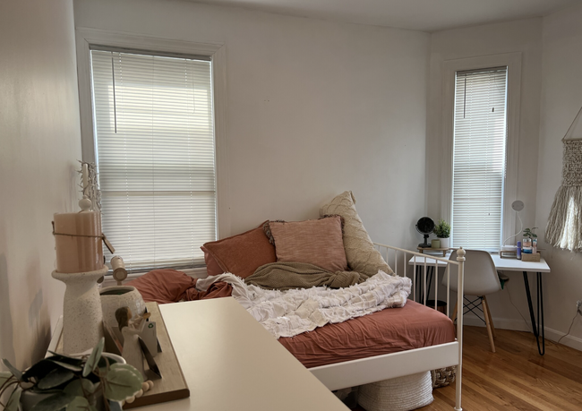 38 Gorham St, Unit 1 in Somerville, MA - Foto de edificio - Building Photo