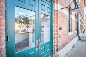 215 N Court St in Montgomery, AL - Foto de edificio - Building Photo