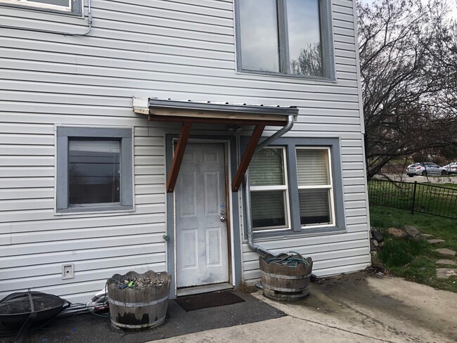 603 NE Campus St in Pullman, WA - Foto de edificio - Building Photo