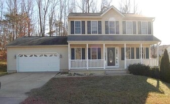 9035 Mullen Rd in King George, VA - Building Photo