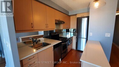 320-1320 Richmond St E in Toronto, ON - Building Photo - Building Photo
