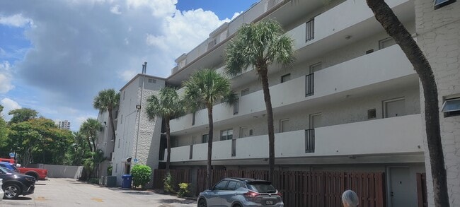 property at 6900 N Kendall Dr