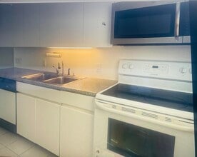 30 BRIARWOOD Rd in Jersey City, NJ - Building Photo - Building Photo