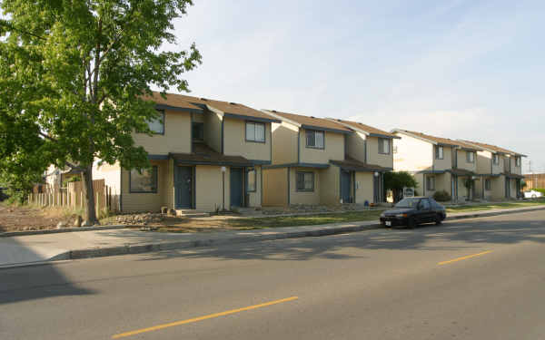 100 Kings Ave in Chowchilla, CA - Foto de edificio - Building Photo