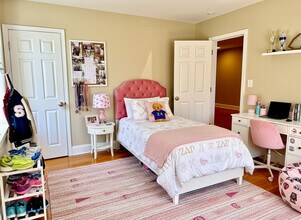 76 Egmont St, Unit 4 in Brookline, MA - Building Photo - Building Photo