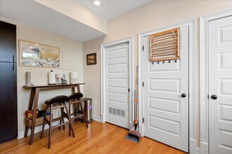 2572 W Lyndale St in Chicago, IL - Building Photo - Building Photo