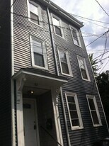 12 Cheever Ct, Unit 2 in Boston, MA - Building Photo