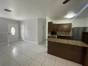 1011 Avenue F in West Palm Beach, FL - Building Photo - Building Photo