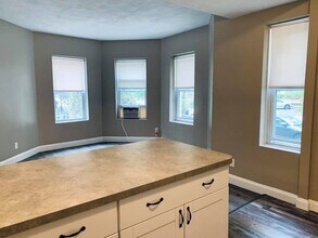 1862 Beacon St, Unit 1870-02 in Brookline, MA - Building Photo - Building Photo