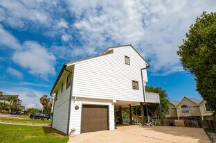 322 Summit Dr in Destin, FL - Building Photo