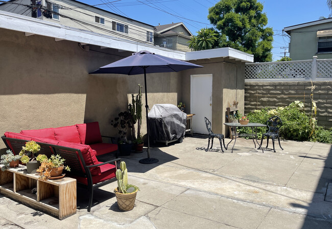 1109 E 1st St in Long Beach, CA - Building Photo - Building Photo