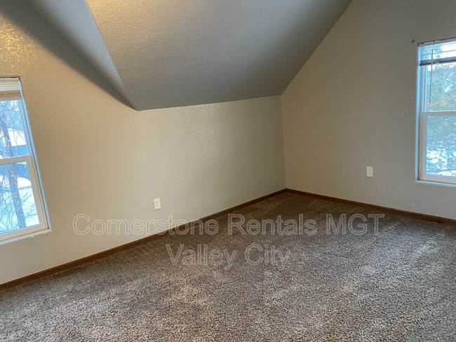 642 2nd Ave NW in Valley City, ND - Foto de edificio - Building Photo