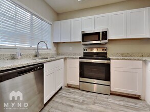 7801 N 44th Dr in Glendale, AZ - Foto de edificio - Building Photo