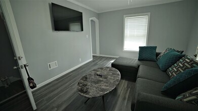 121 Lexington Ave, Unit 2 in Syracuse, NY - Building Photo - Building Photo