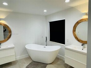 1952 Water Ridge Dr in Weston, FL - Building Photo - Building Photo