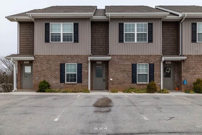 924 Warrior Hill Dr in Louisville, TN - Building Photo - Building Photo