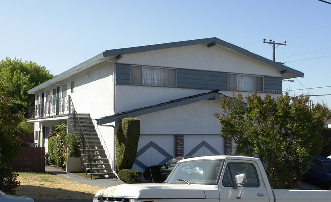 3900 Maybelle Ave in Oakland, CA - Foto de edificio - Building Photo