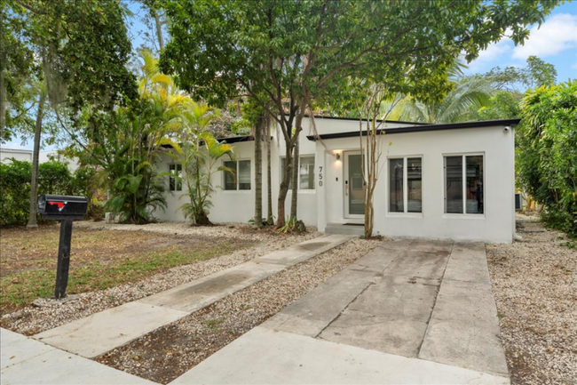 750 NW 83rd Terrace in Miami, FL - Building Photo - Building Photo