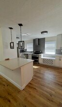 4594 10th Ave N in St. Petersburg, FL - Foto de edificio - Building Photo