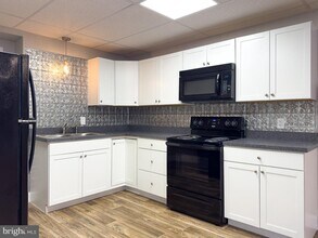 100 S Front St in Liverpool, PA - Foto de edificio - Building Photo