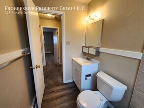 325 Ruskin Dr-Unit -4 in Colorado Springs, CO - Building Photo - Building Photo