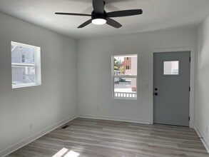 2275 W 11th St, Unit Up in Cleveland, OH - Building Photo - Building Photo