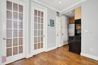 330 E 35th St in New York, NY - Building Photo - Building Photo
