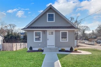 37 Gould Rd in Centereach, NY - Building Photo - Building Photo