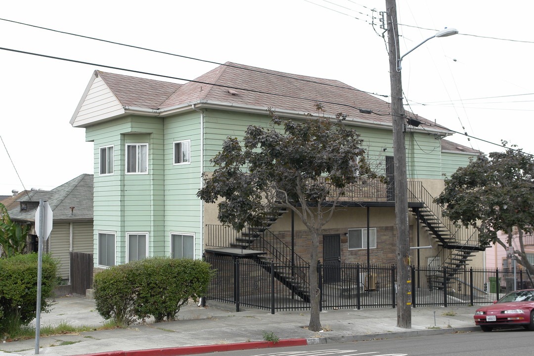 1841 E 17th St in Oakland, CA - Building Photo