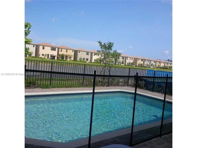 643 NE 191st Terrace in Miami, FL - Building Photo - Building Photo