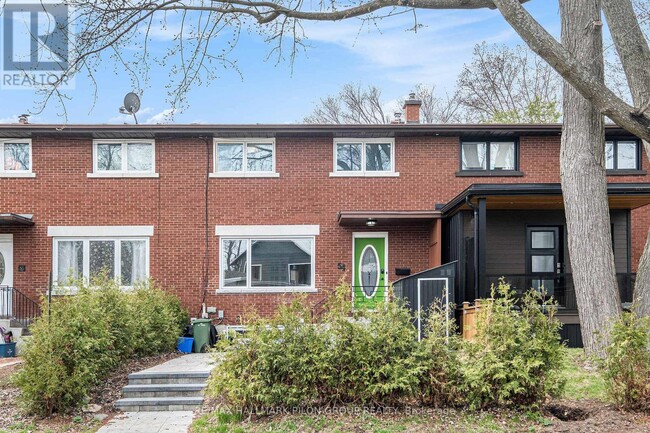 54 Scrivens St