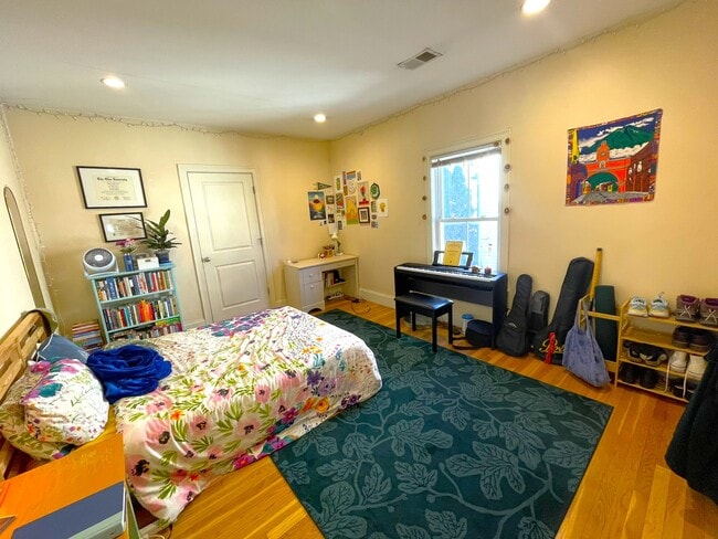 27 Lothrop St, Unit 4 in Boston, MA - Foto de edificio - Building Photo