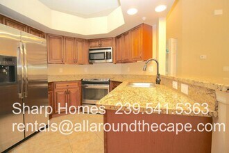 1125 Winding Pines Circle in Cape Coral, FL - Foto de edificio - Building Photo