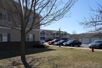 WOODBURY VILLAGE in Richland Center, WI - Foto de edificio - Building Photo