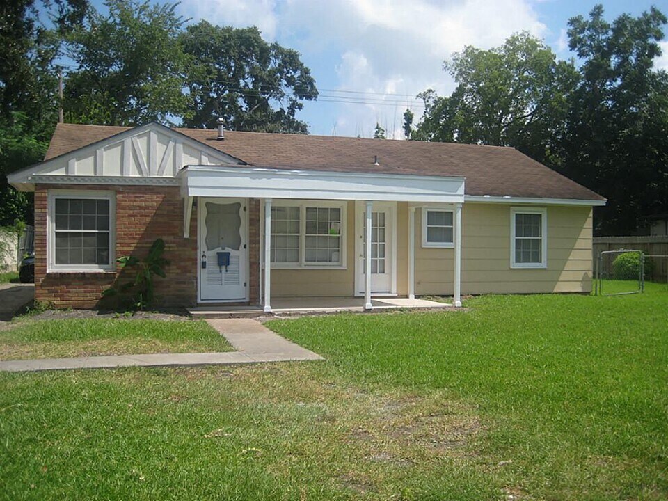 5006 Locust St in Bellaire, TX - Building Photo