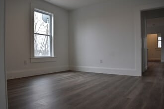 70 Arlington St, Unit 3 in Worcester, MA - Foto de edificio - Building Photo