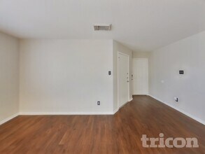 7902 Brazoria Park, Unit 21 in San Antonio, TX - Building Photo - Building Photo
