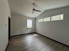 497 W Ocean View Dr in Oak Harbor, WA - Building Photo - Building Photo
