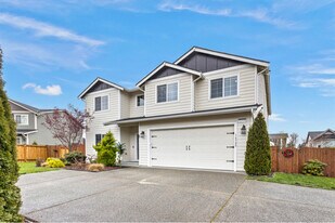 16522 45th Ave E in Tacoma, WA - Building Photo