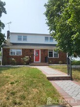 100 Main St in South Plainfield, NJ - Building Photo - Building Photo