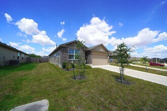 316 Town Frk in Cibolo, TX - Building Photo - Building Photo