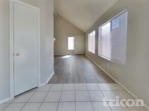 20840 N 21st Ave in Phoenix, AZ - Foto de edificio - Building Photo