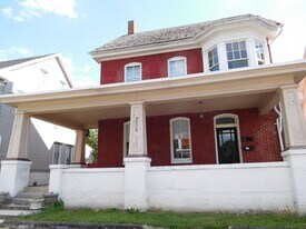 236 W 2nd St in Waynesboro, PA - Building Photo