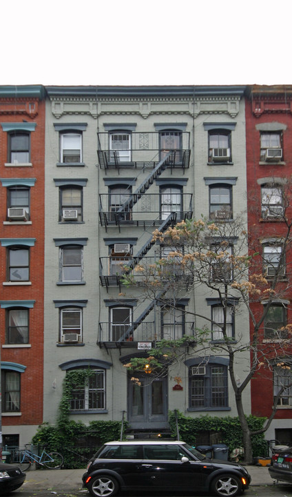 529 E 6th St in New York, NY - Foto de edificio