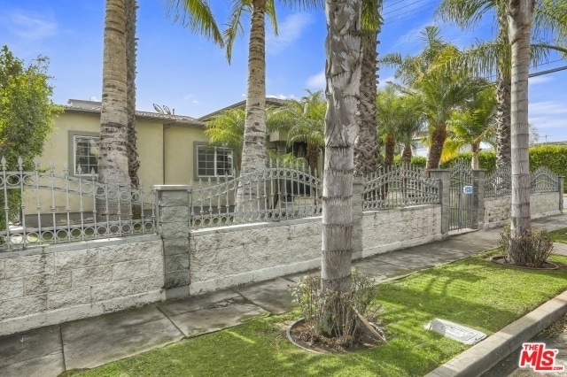 4356 Kingswell Ave in Los Angeles, CA - Building Photo - Building Photo