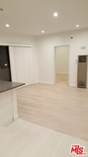 1132 S Oakhurst Dr in Los Angeles, CA - Building Photo - Building Photo